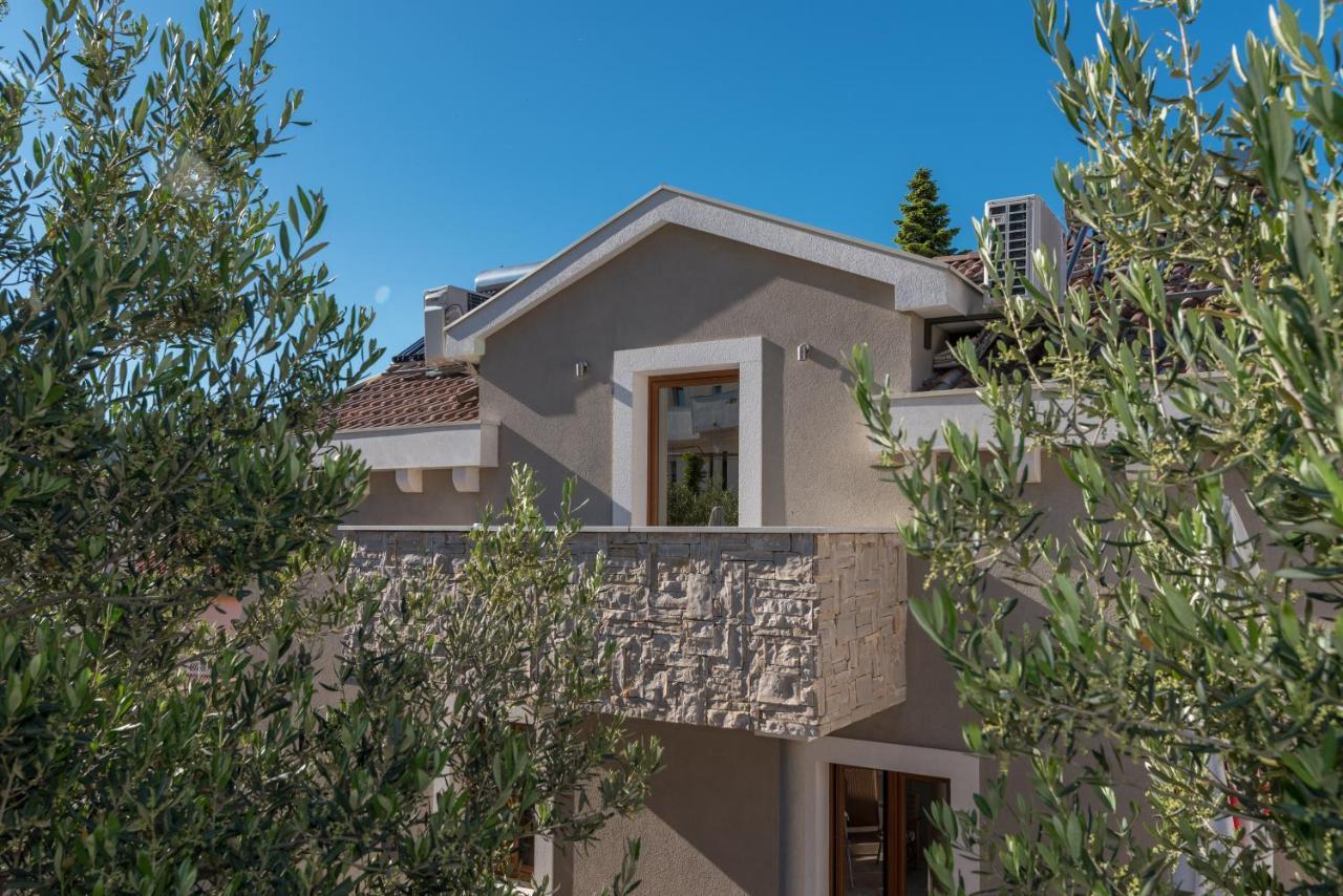 Villa Lucica โตรกีร์ ภายนอก รูปภาพ