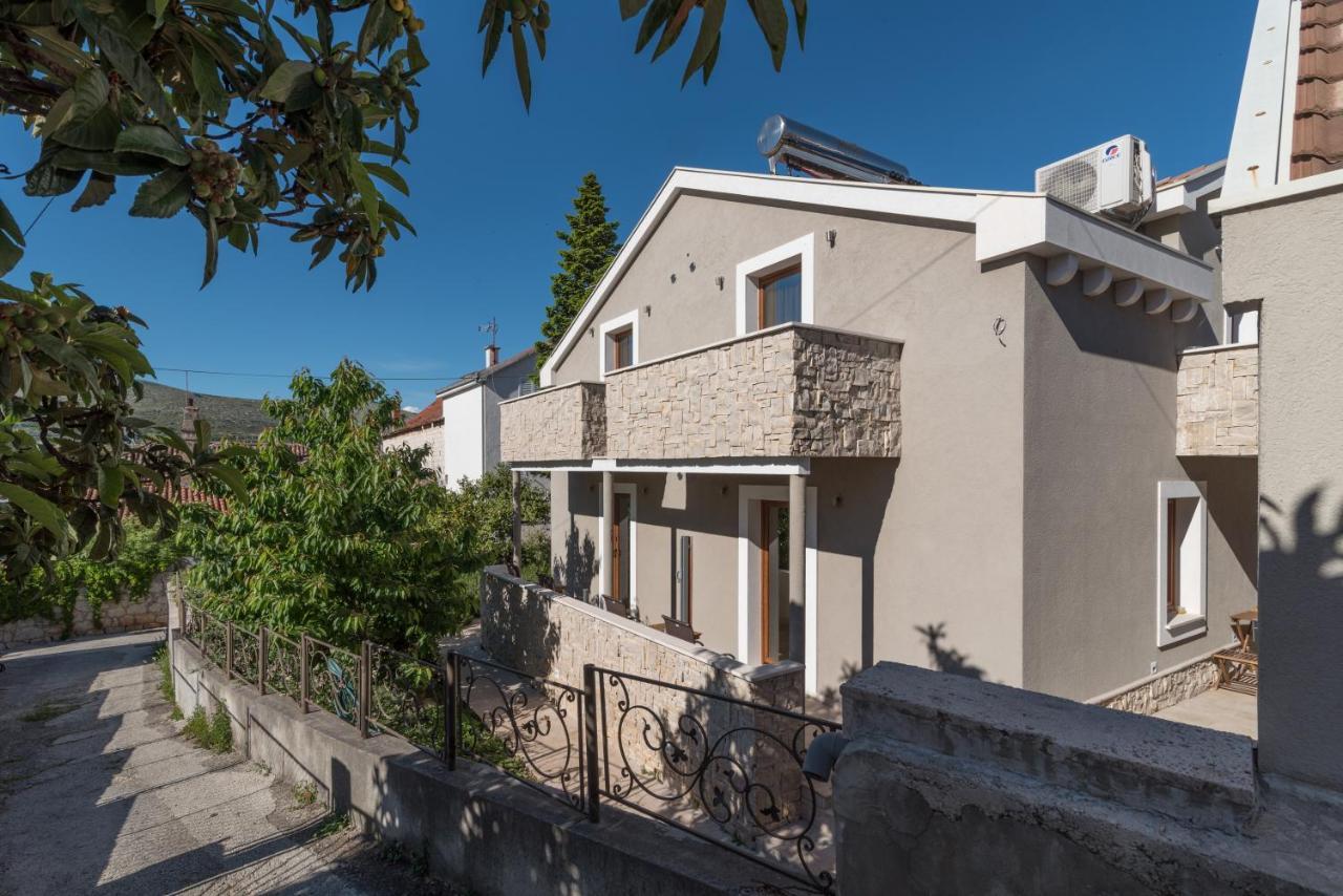 Villa Lucica โตรกีร์ ภายนอก รูปภาพ