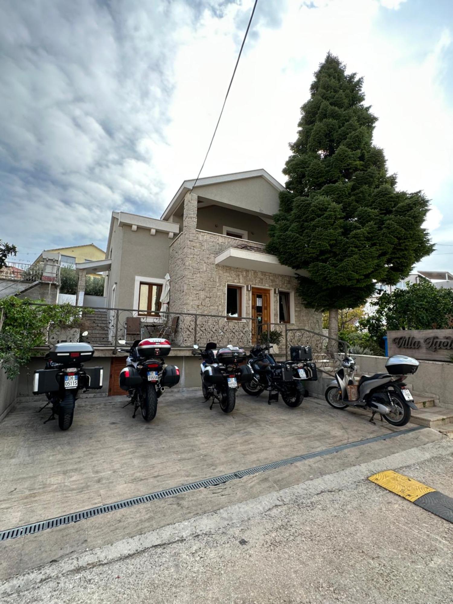 Villa Lucica โตรกีร์ ภายนอก รูปภาพ