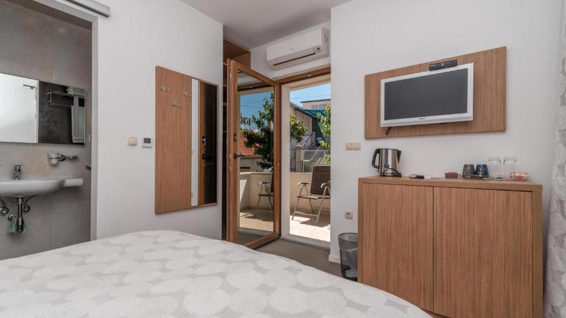 Villa Lucica โตรกีร์ ภายนอก รูปภาพ